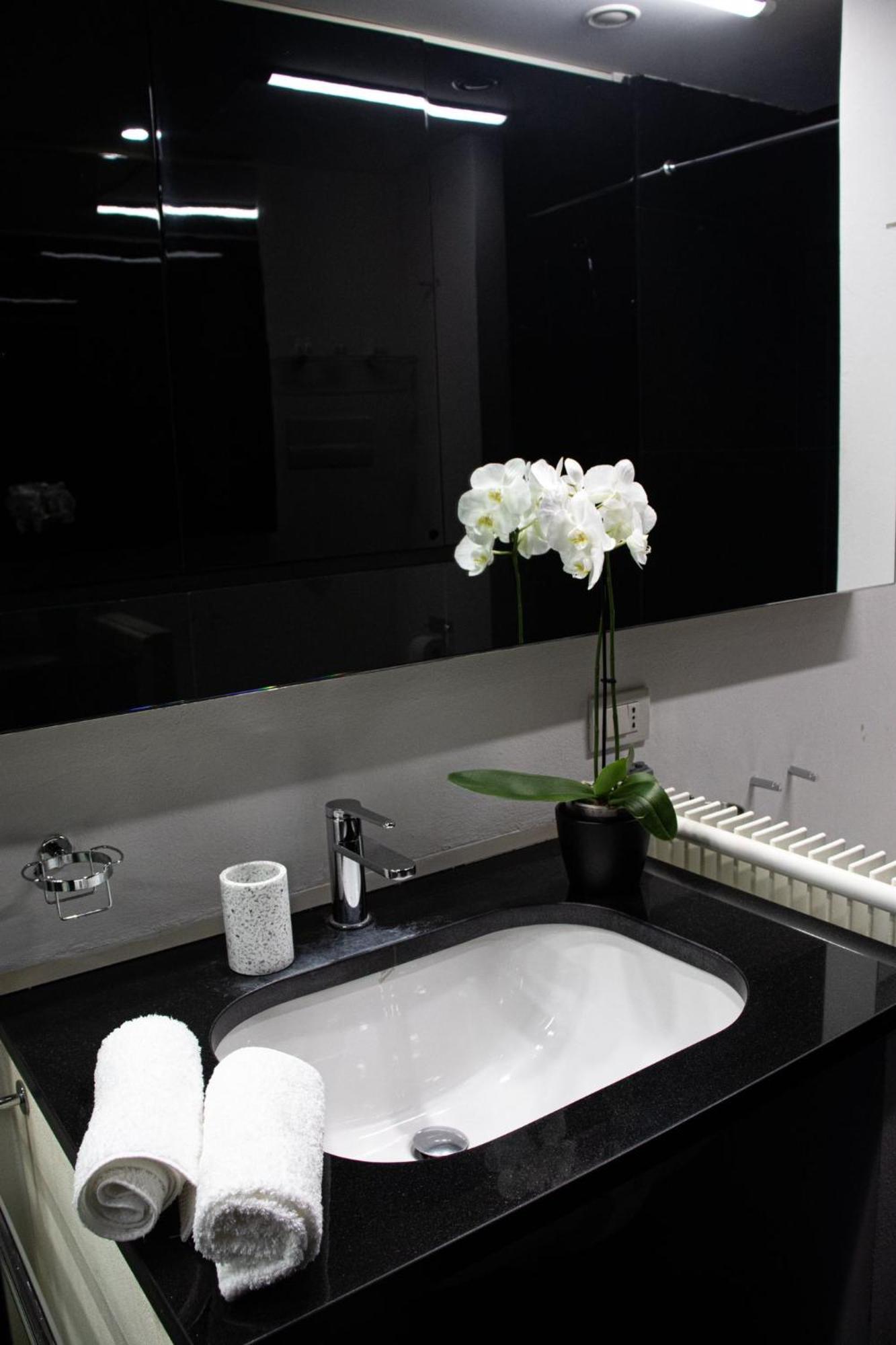 Luxury Suite 2 Min Dal Politeama Palermo Exterior photo